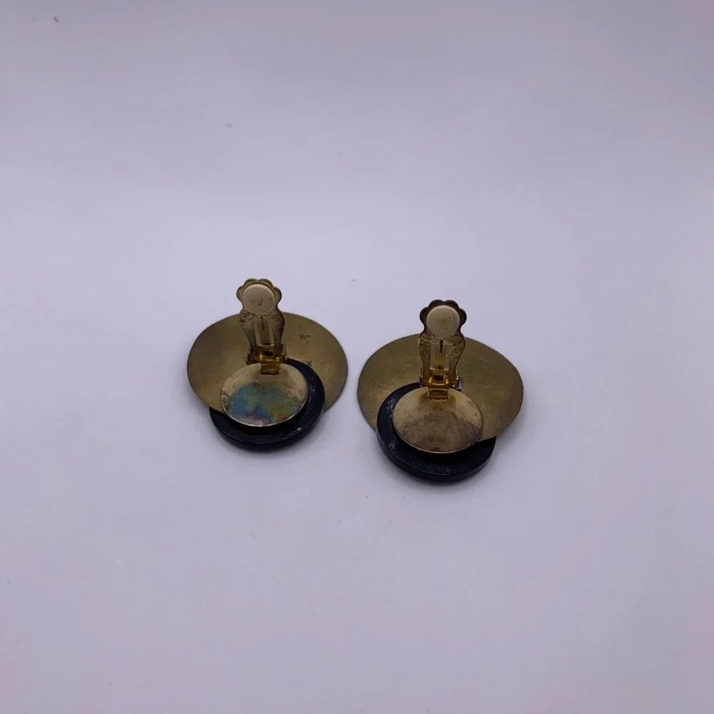 🖤#138 Vintage brass tone black accents clip on earrings - Picture 7 of 7